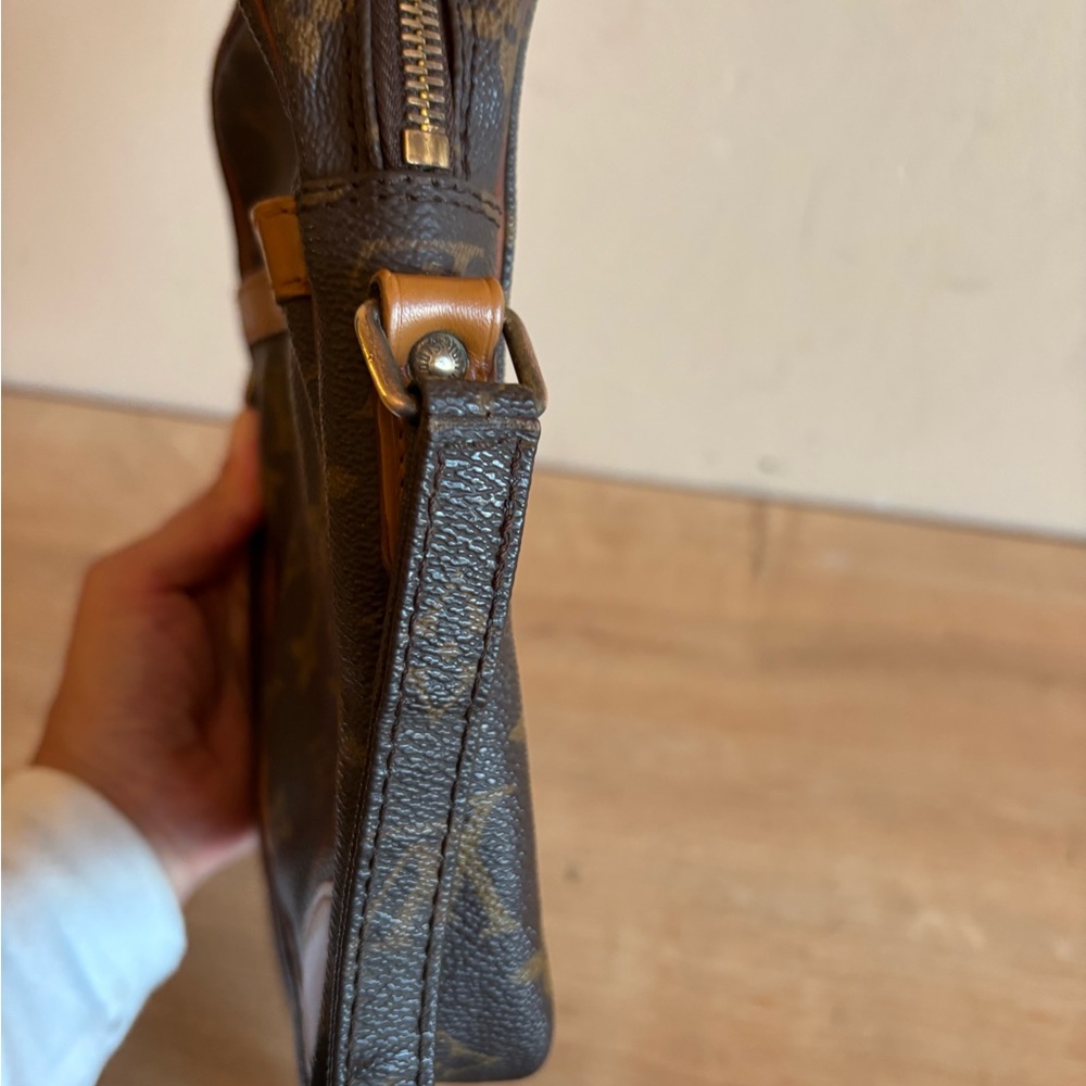 Authentic Louis Vuitton monogram crossbody bag - Picture 5 of 9